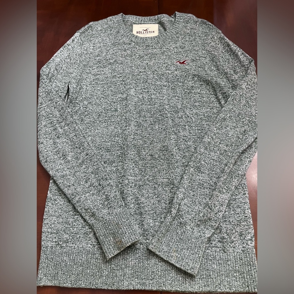 Hollister men’s sweater size xsmall